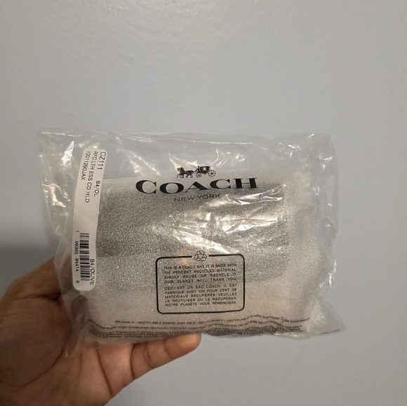 Coach Essential Leather Card Holder - Picture 7 of 11